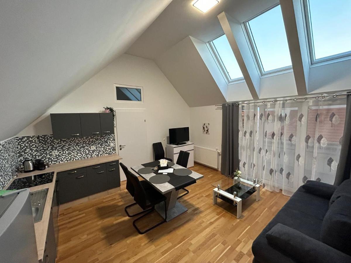 Paky Appartements 00323 Bruck an der Leitha Bagian luar foto